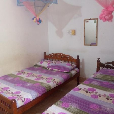 בטיקלואה Kunam Beach Rest Inn מראה חיצוני תמונה