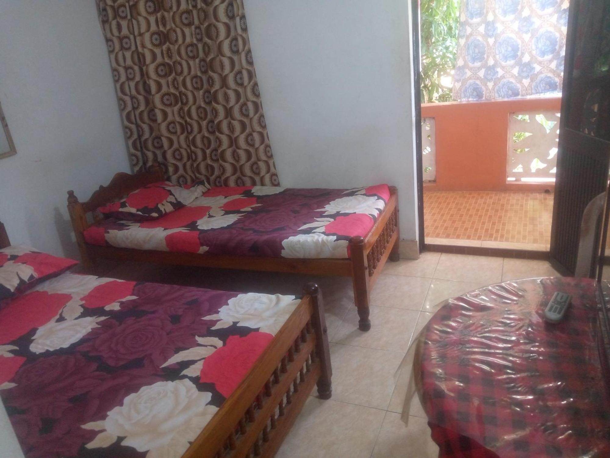 בטיקלואה Kunam Beach Rest Inn מראה חיצוני תמונה