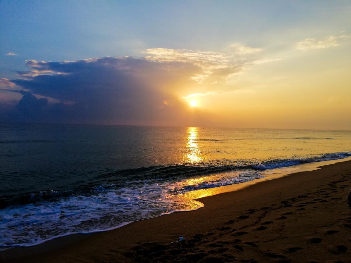 בטיקלואה Kunam Beach Rest Inn מראה חיצוני תמונה
