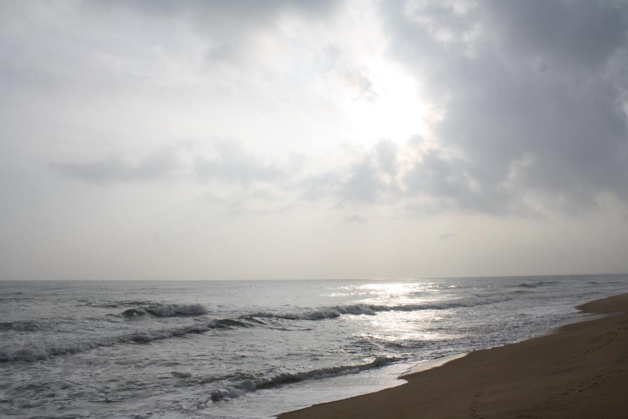 בטיקלואה Kunam Beach Rest Inn מראה חיצוני תמונה