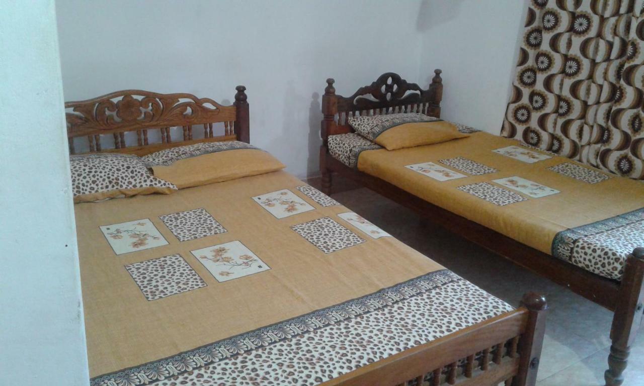 בטיקלואה Kunam Beach Rest Inn מראה חיצוני תמונה