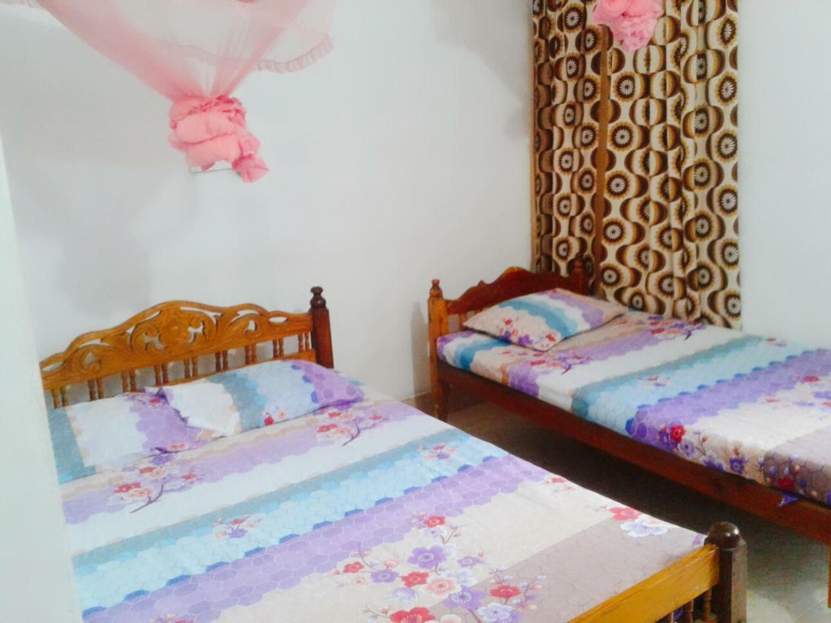 בטיקלואה Kunam Beach Rest Inn מראה חיצוני תמונה