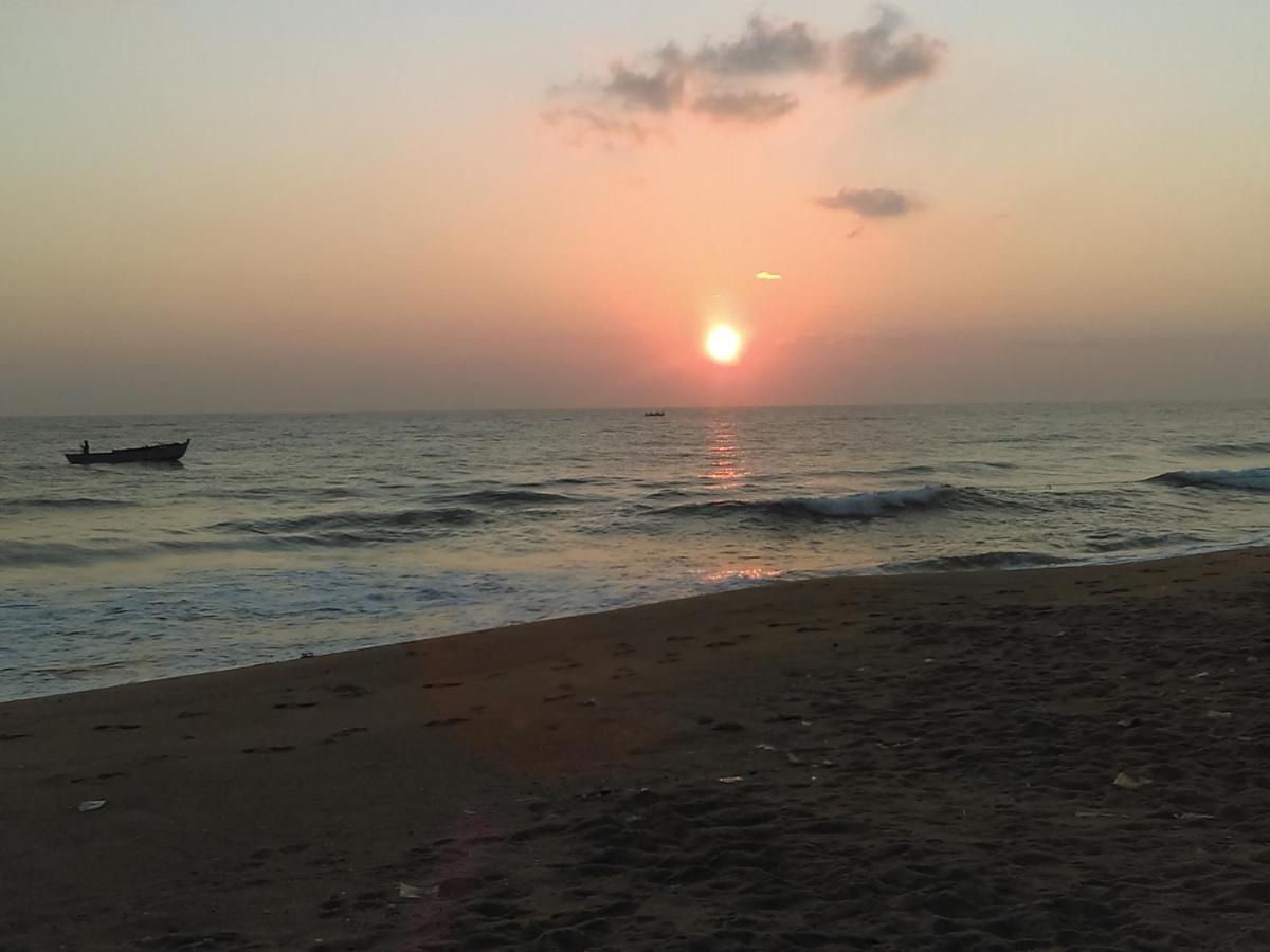 בטיקלואה Kunam Beach Rest Inn מראה חיצוני תמונה