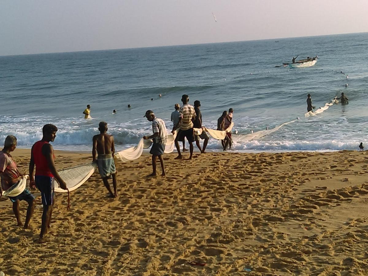 בטיקלואה Kunam Beach Rest Inn מראה חיצוני תמונה